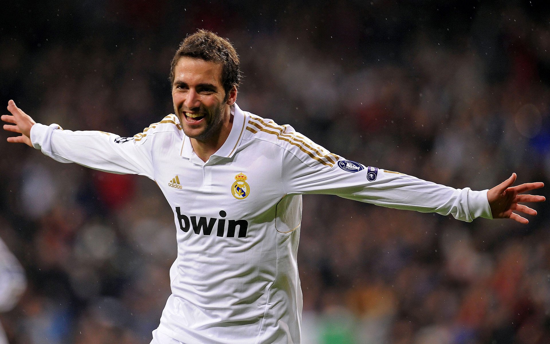 凯恩爆发打破爱尔兰节奏,哥伦比亚战术调整难掩锋线光芒